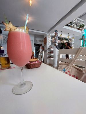 Sumo de goiaba at Lo De Monik in Havana