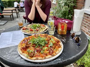Vegan Spicy Beef and vegan “Groene Veggie” pizza  at Eetwinkel Buurman en Buurman - Rodeweg in Groningen