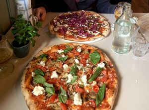 sorry about the wrong pizza being in front.. my vegan shoarma is in the back. (the vegetarian melanzane my boyfriend had, was also delicious apparantly) at Eetwinkel Buurman en Buurman - Rodeweg in Groningen