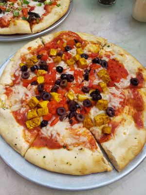 Buuld your own: DF cheese, tofu, olives, red peppers at Avalanche Brewing Company in Silverton