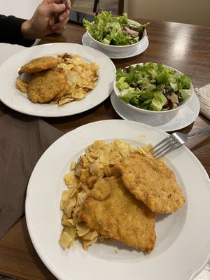 Ohrovtovi ocvrtki in zeljne krpice za malico. 😋 at Gostilna Pri Pošti in Ptuj