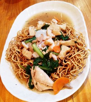 Fried noodles at Leaf Corner 慈素 - Sembawang in North Singapore