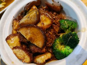 砂锅饭 at Leaf Corner 慈素 - Sembawang in North Singapore