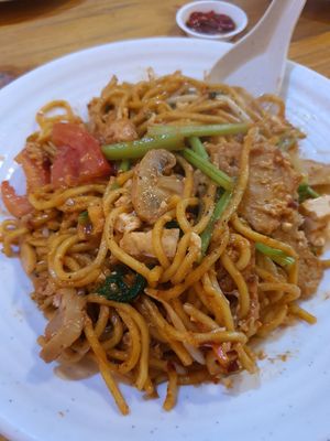 Mee Goreng at Leaf Corner 慈素 - Sembawang in North Singapore