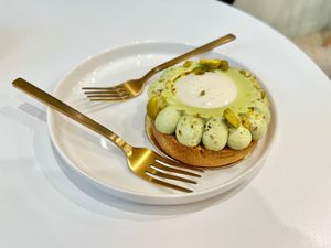 Tarte à la pistache at Instant V in Aix-en Provence
