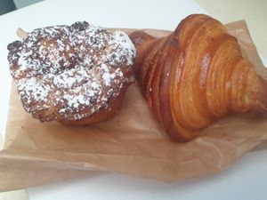 Feuilleté insere caramel, croissant vegan 🤤 at Instant V in Aix-en Provence