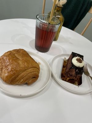 Pain au chocolat, iced tea, and a tasty pastry that I don’t remember the name of  at Instant V in Aix-en Provence