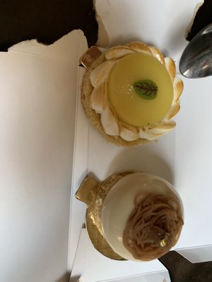 Une pâtisserie au citron, et une autre marron-myrtilles délicieuses 😋   at Instant V in Aix-en Provence
