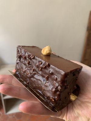 Rocher choco-praliné-noisettes MERVEILLEUX ✨  at Instant V in Aix-en Provence