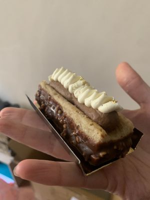 Bano’Fika (Banoffee) Banane-Caramel-Tonka😋  at Instant V in Aix-en Provence