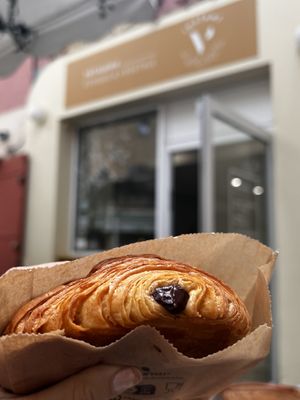 Pain au chocolat - i rate it a 3.5/5 - not the best vegan one I’ve had, but pretty good! And incredible to have this as an option here!  at Instant V in Aix-en Provence