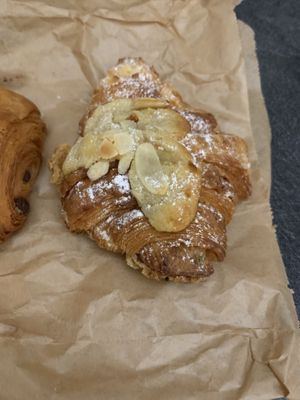 Croissant aux amandes 😍  at Instant V in Aix-en Provence