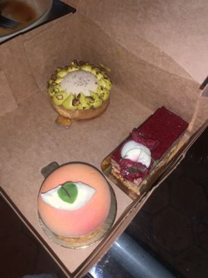 Sunrise (abricot-granolat), Blossom (pistache) et le préféré : framboise-vanille😍  at Instant V in Aix-en Provence