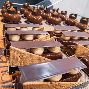 Chocolate mousse and choco-caramel at Instant V in Aix-en Provence