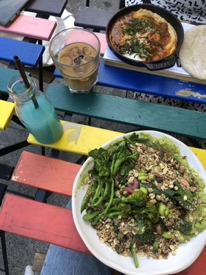 Green Garden salad, Shakshuka w/naan, spirulina&ginger lemonade, ice coffee at Nola Kitchen in Porto