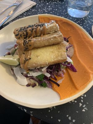 Bowl con crispy tofu  at Nola Kitchen in Porto