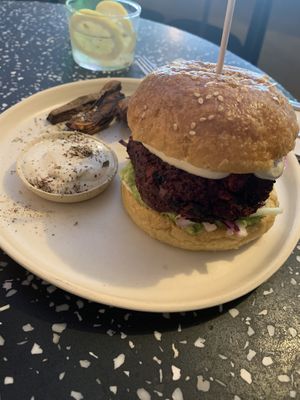Hamburguesa vegana con batatas  at Nola Kitchen in Porto