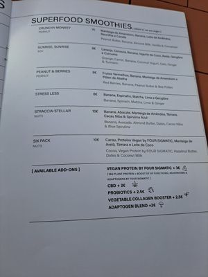 Smoothies at Nola Kitchen in Porto