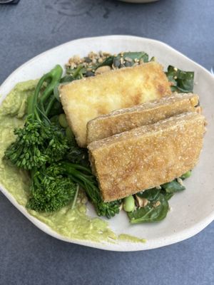 Green salad bowl with crispy tofuu  at Nola Kitchen in Porto
