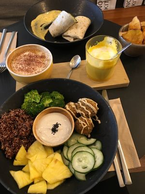 Salade en wraps at Nola Kitchen in Porto