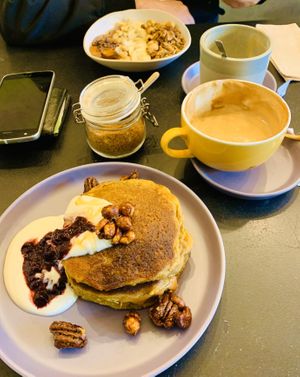 Panquecas veganas at Nola Kitchen in Porto