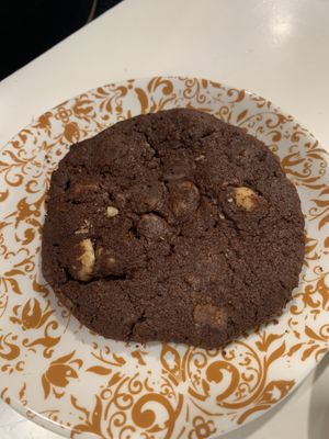 Cookie de cacao y avellanas  at Velvet Bakery in Vitoria Gasteiz