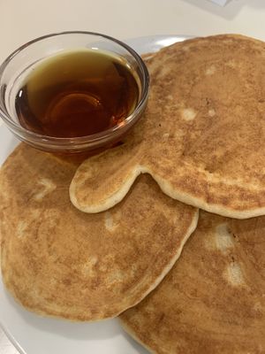 tortitas con sirope de arce  at Velvet Bakery in Vitoria Gasteiz