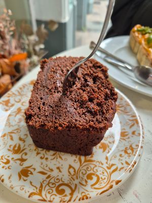 Bizcocho de cacao y aguacate vegano at Velvet Bakery in Vitoria Gasteiz