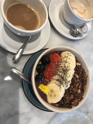 Bowl açaí + café con leche vegetal  at Velvet Bakery in Vitoria Gasteiz