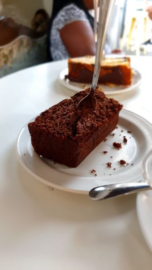 Brownie de aguacate y cacao (vegano) at Velvet Bakery in Vitoria Gasteiz