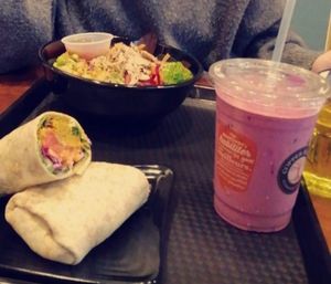 Wrap, salade et smoothie at Copper Branch in Angers