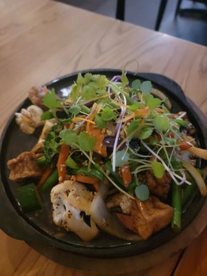 Black pepper hot plate at Nahm  in Nelson