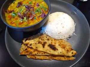 Vegan curry, rice and naans at St Andrews Brewing Co. in St Andrews