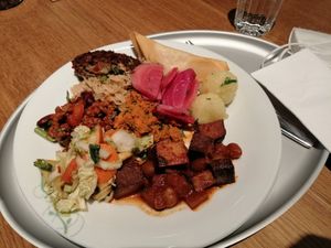 Chilli, kimchi salad, tofu with vegetables, samosa, black bean patty, beetroot, sauerkraut, and potato dumpling at Tibits in Darmstadt
