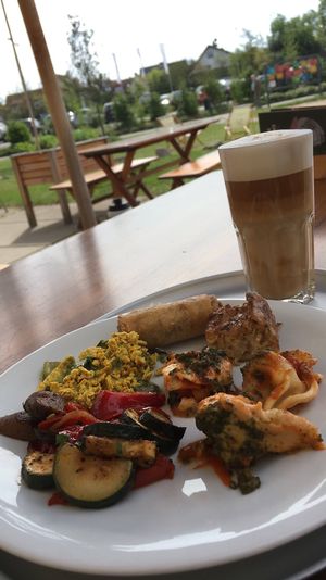 Bei warmen Wetter auch draussen  at Tibits in Darmstadt