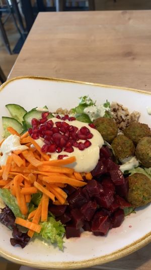 Falafel bowl   at Dean & David - Potsdamer in Berlin