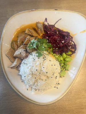 Red Thai Chicken Curry subbed with Planted Vegan Chicken   at Dean & David - Potsdamer in Berlin