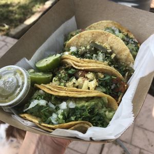 4 tacos for 10$ at Down to Earth - Food Truck in Dallas