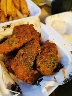 6 buffalo wings 🔥 at Dirty Kitch in Coventry