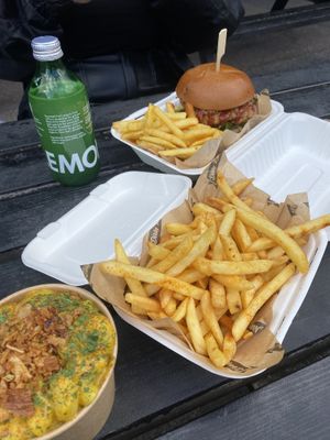 THE BEST VEGAN MACARONI CHEESE EVRR  at Dirty Kitch in Coventry