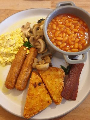 All day breakfast incl. scrambled tofu at The Alleycat in Inverness