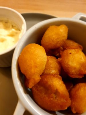 Beer battered mushrooms with garlic aioli at The Alleycat in Inverness