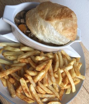 Jackfruit steak pie - could have done with a thicker / saltier gravy in the filling but that’s just my personal preference, it was still very satisfying!!!   at The Alleycat in Inverness