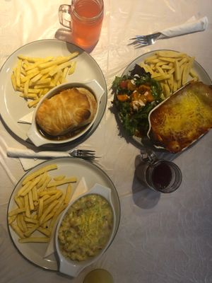 Steak pie, lasagne and mac&cheese with bacon and leek at The Alleycat in Inverness