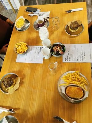 Haggis, pie and maccaroni cheese at The Alleycat in Inverness