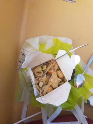 Vegan regular wok at Eazie - Botersloot in Rotterdam