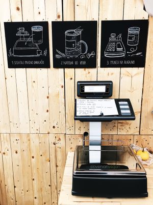 You can weigh your jars here. at Rifuzl - Šiška, trgovina brez plastične embalaže in Ljubljana