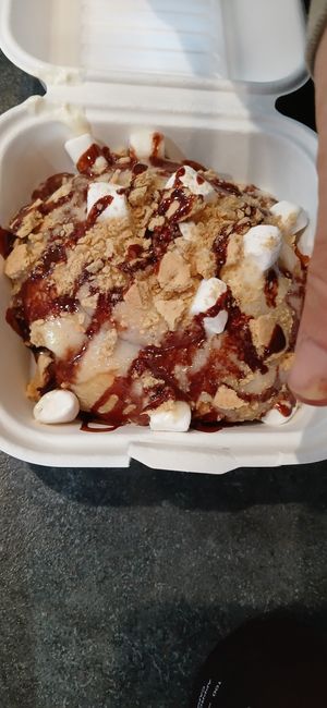 S'more at Cinnaholic in Corona