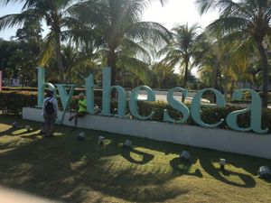 look for this sign. the entrance is just past it. The narrow alley to the right of this sign leads to the public beach at Lebanon in Penang