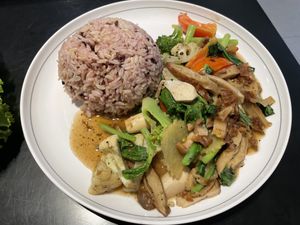 Stir-fried mixed vegetables and black pepper with rice, 85 baht  at Talalaks Emporium Food Hall in Bangkok
